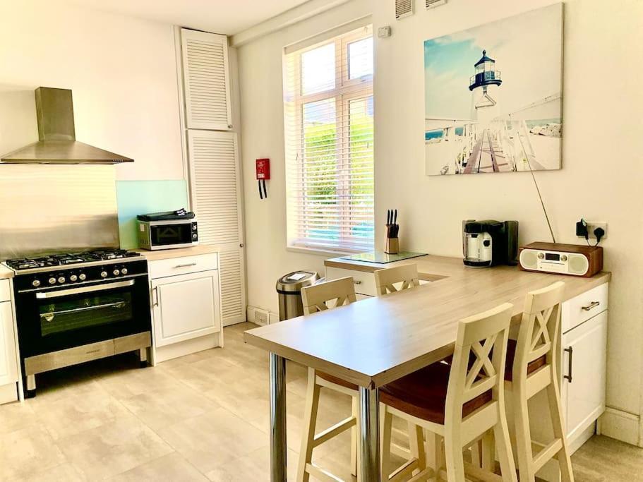 Tidesreach Filey, Sleeps 13, Close To Beach Exterior foto